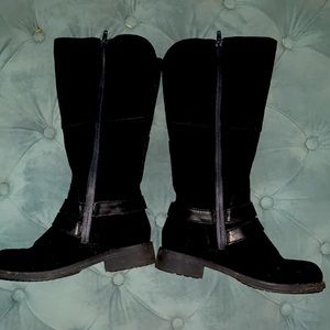 The Norh Face suede snow boots size 6